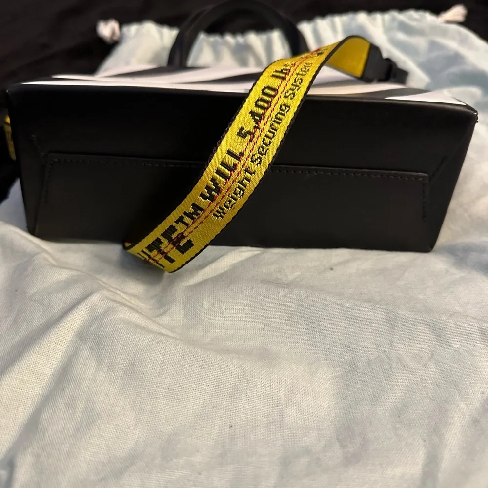 Off white crossbody leather bag 100% authentic - Picture 4 of 5